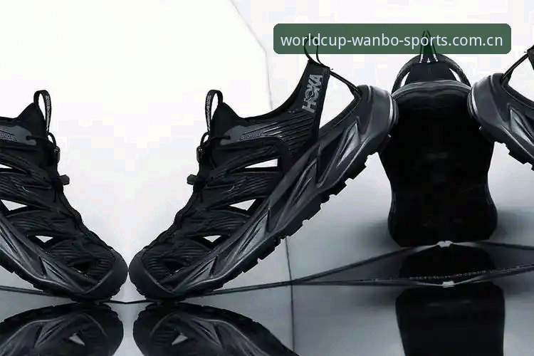 世界杯看台“世纪之吻”背后，一场关于多元与技术的双重破圈